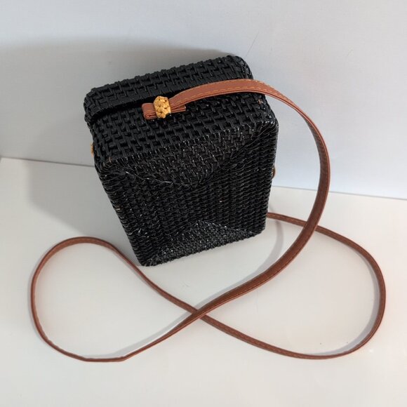The Jetset Diaries Luna & Sol Black Woven Crossbody Rattan Purse Black Tan Strap - Picture 6 of 8
